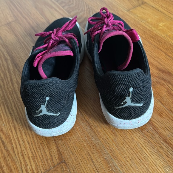 Jordan sneakers - Picture 3 of 4